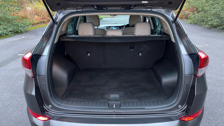 Hyundai Tucson 2.0 CRDi Blue Drive Premium 5dr 2WD Diesel Estate